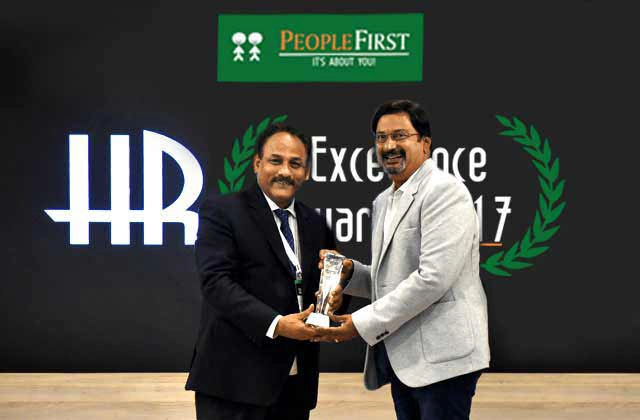 award-winner-venkataramana-b-landmark-group-chro-of-the-year.webp